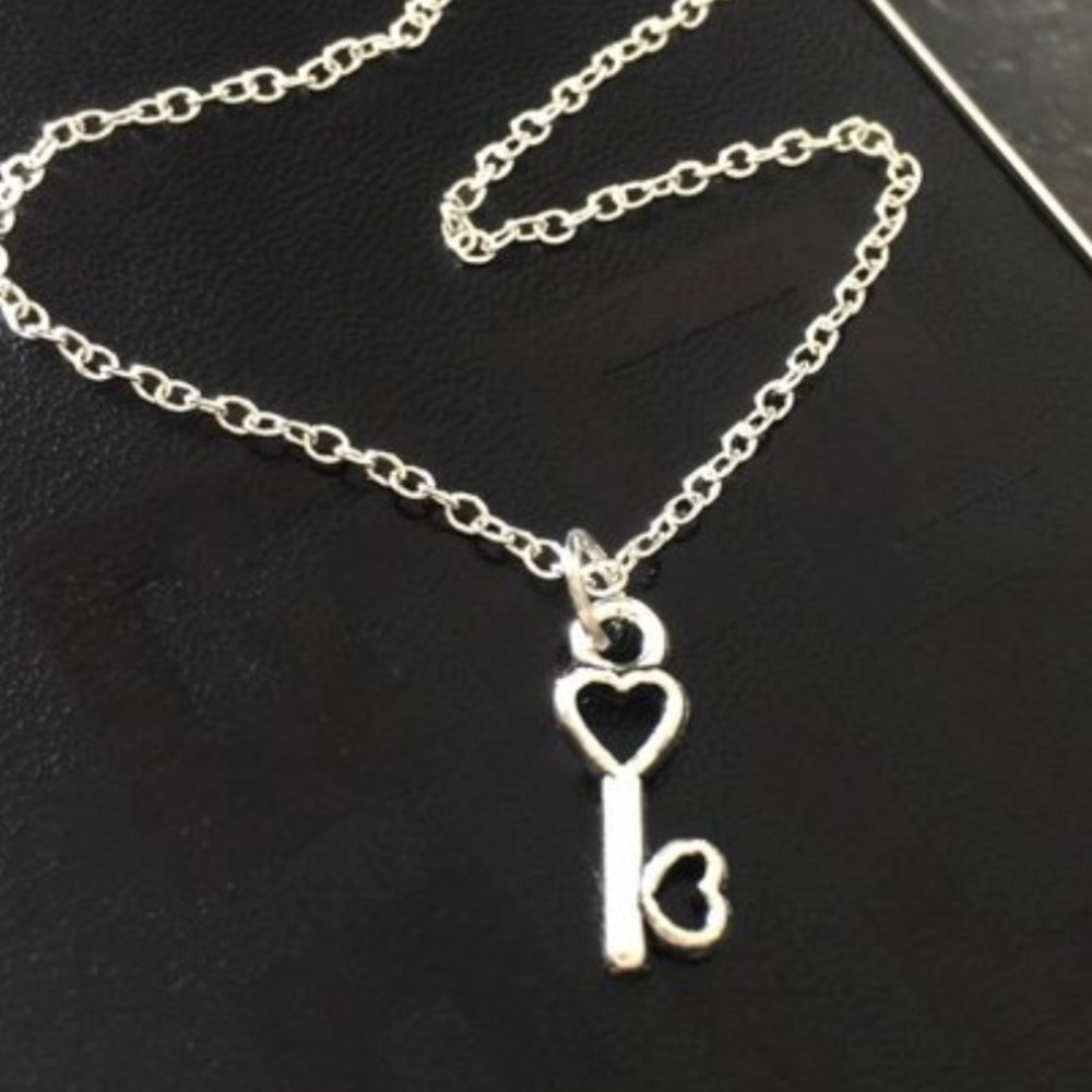 💝925 Sterling Silver Heart Key Necklace💝